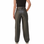 Calça Wide Leg Couro OMK Pantalona com bolsos na frente REF 333