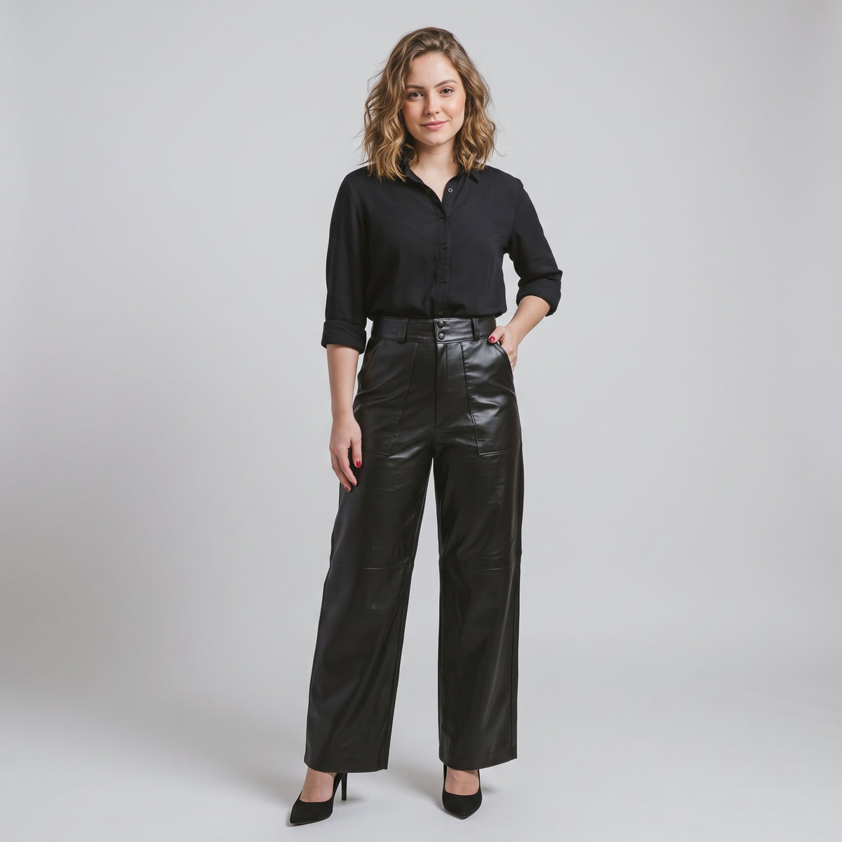 Calça Wide Leg Couro OMK Pantalona com bolsos na frente REF 333 - imagem 3